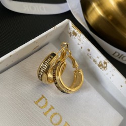 Earrings that feel the latest trends 2023SS DIOR Dior